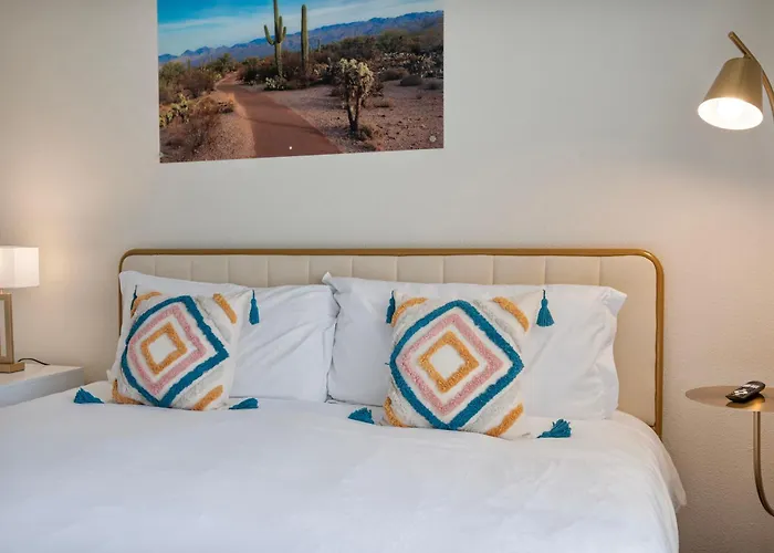 Cozy With Free Parking And Pool Apartment