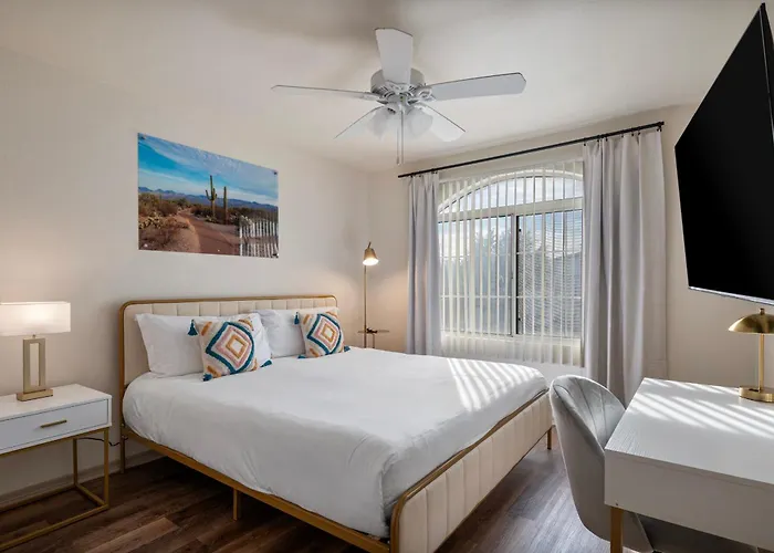 Cozy With Free Parking And Pool