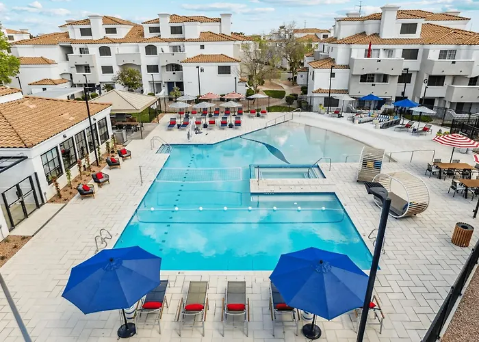Cozy With Free Parking And Pool