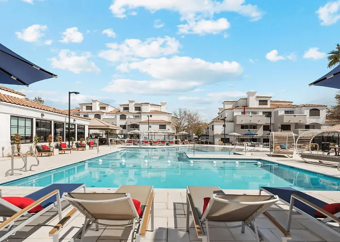 Cozy With Free Parking And Pool Apartment *